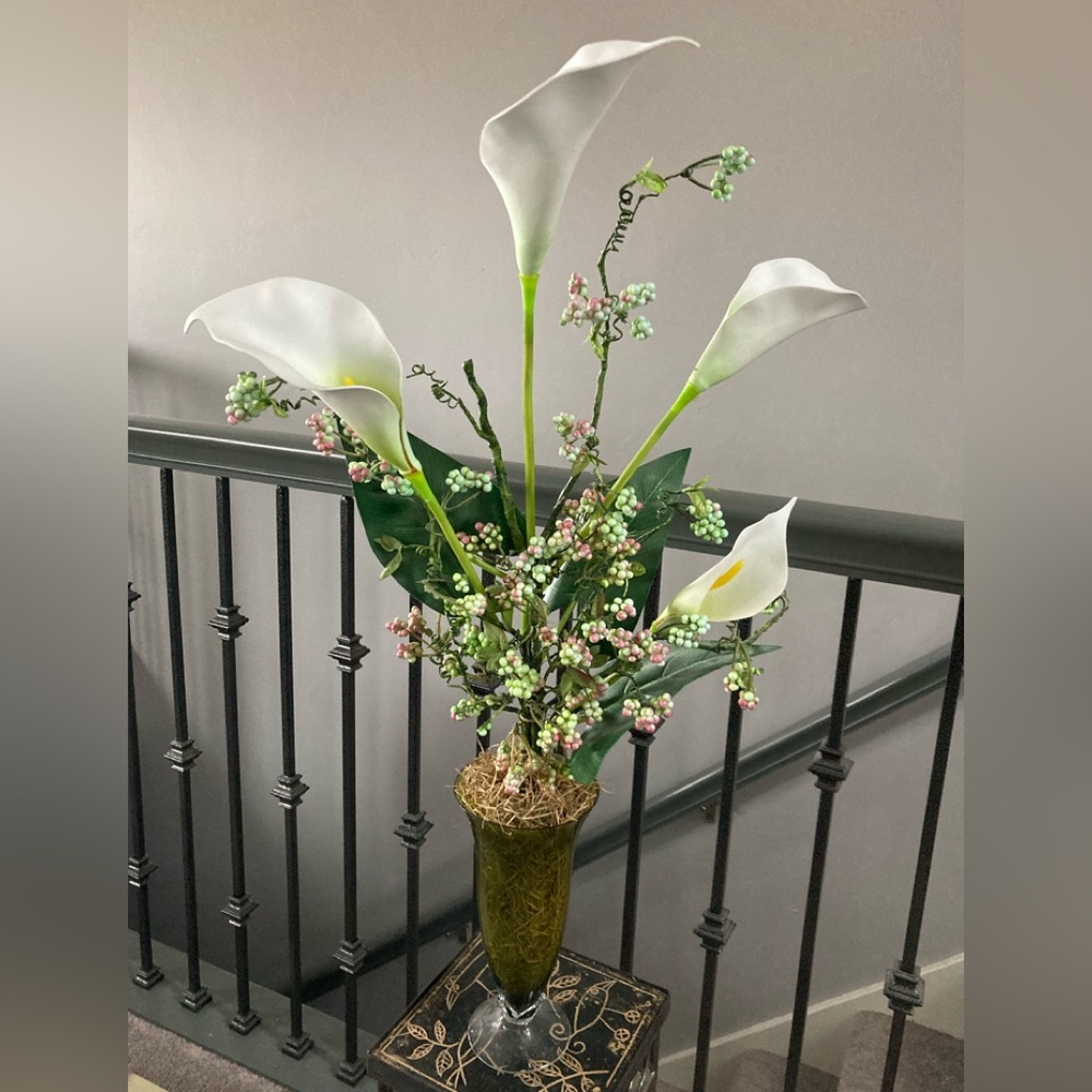 Cala Lily Bouquet and Beautiful Vase